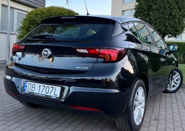 Opel Astra cena 43999 przebieg: 66200, rok produkcji 2017 z Wałbrzych małe 529